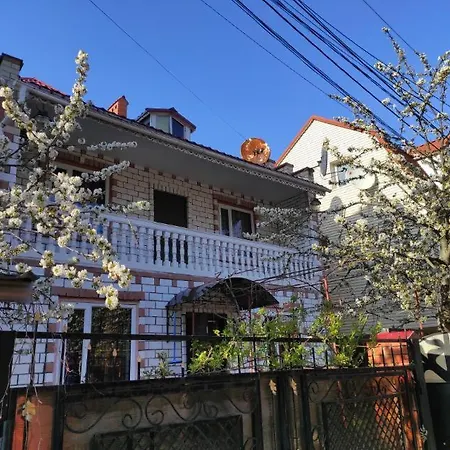 Holiday home дом в черноморке 3х этажный все удобства 200метров Odesa